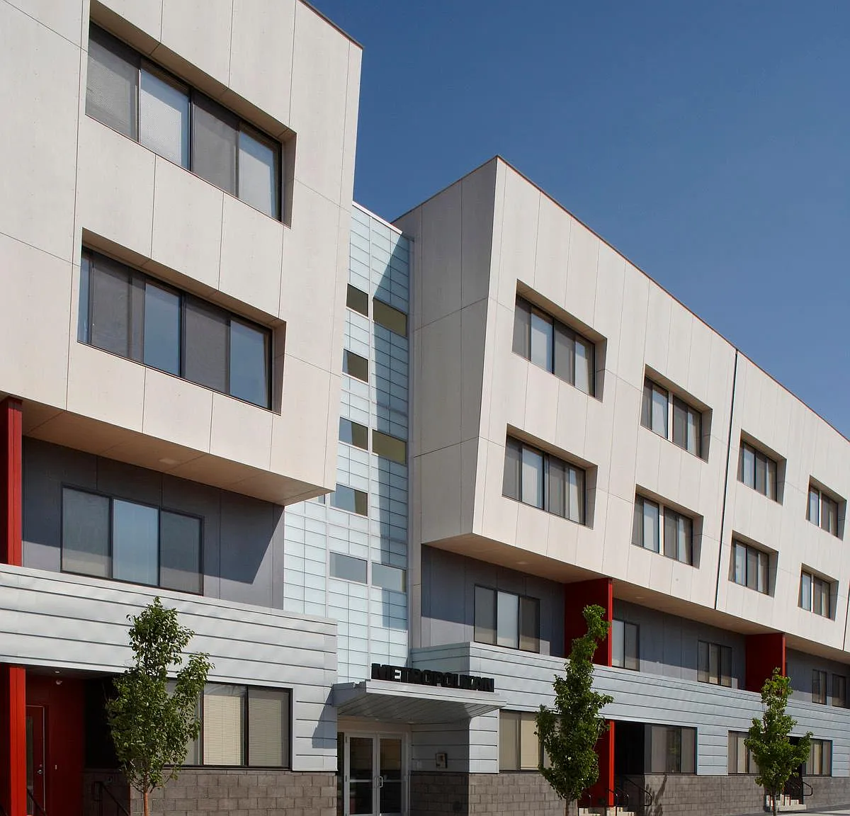 Metropolitan Park Apartments — Photo 2