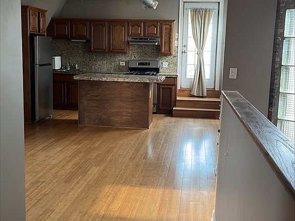4th image of 4235 S King Dr #3