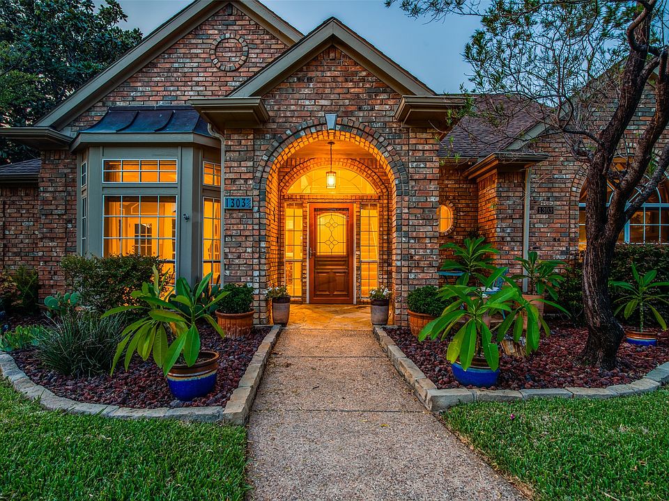 1st image of 1303 Royal Palm Ln