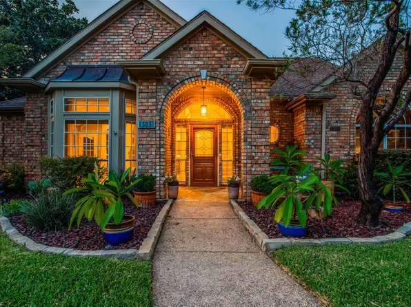 1303 Royal Palm Ln, Carrollton, TX 75007