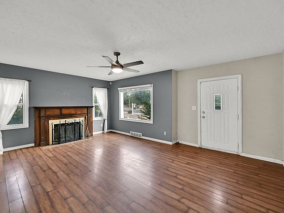 3rd image of 340 W Porter Ln