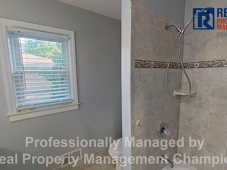 639 N College Rd — Photo 18