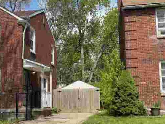 2nd image of 17189 Munich St