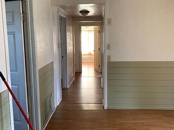 4th image of 2216 E Main St