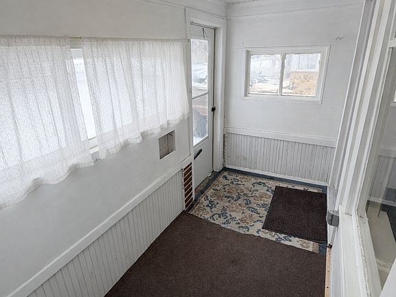 4th image of 303 Brassey St
