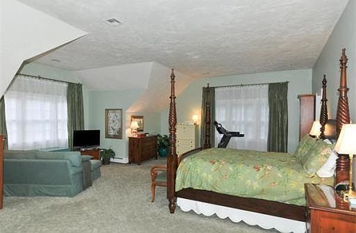 1st image of 11 Wild Holly Ln