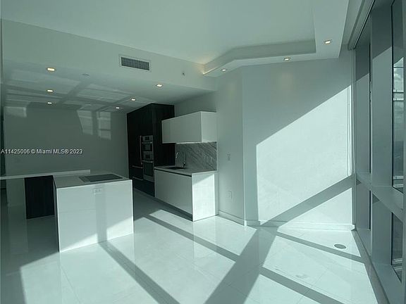 5th image of 851 NE 1st Ave #2710