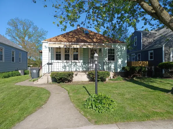 109 S California St, Hobart, IN 46342