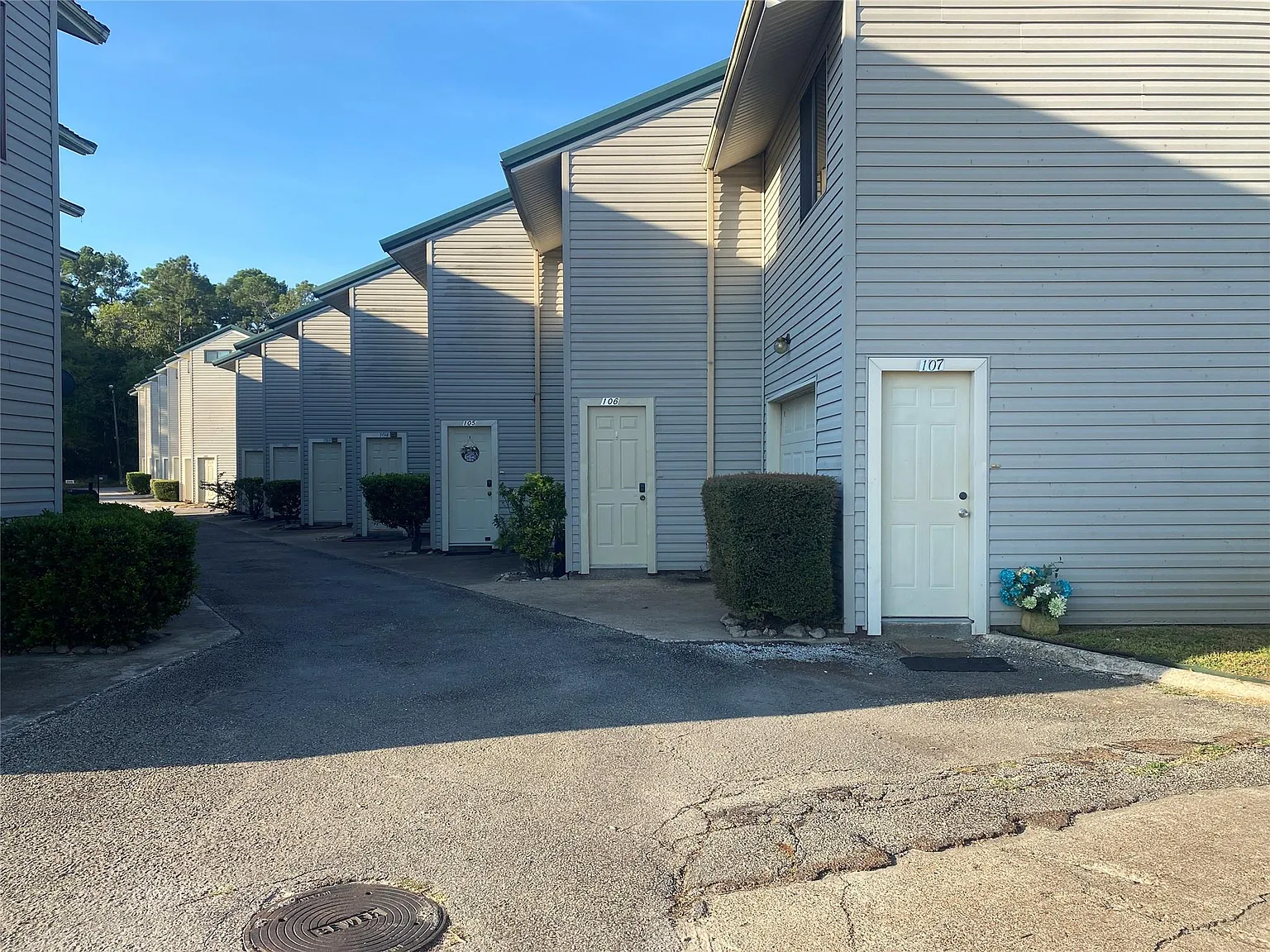 1 bed, 1.0 bath, 336 sqft, $595 — Photo 2
