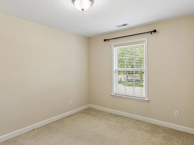 2601 Danbury Cir — Photo 30