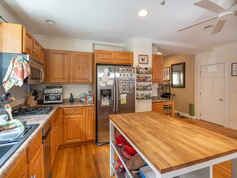 256 Columbia St — Photo 3