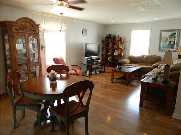 2nd image of 2620 Holt Ln