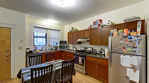 76 Quint Ave #8 Photo 1