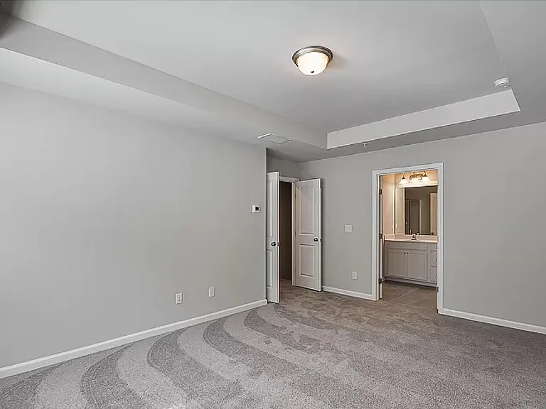 250 Mahone Dr — Photo 5