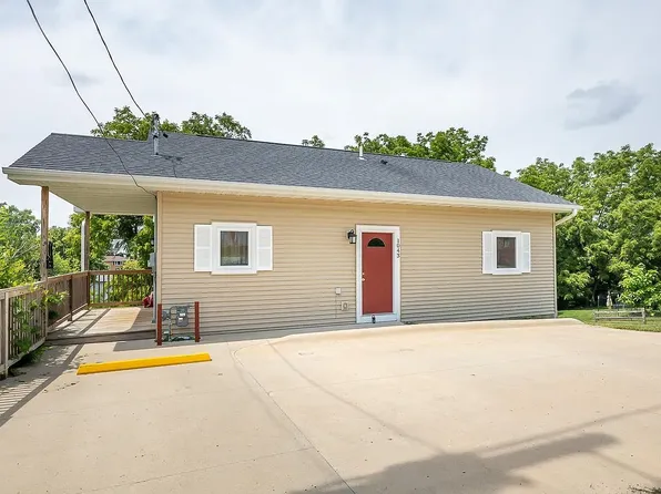 1043 Edina St, Dubuque, IA 52001