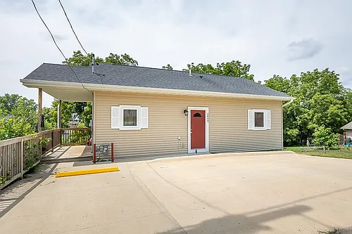 1043 Edina St Photo 1