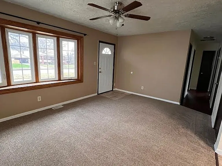 306 E Liberty St — Photo 6