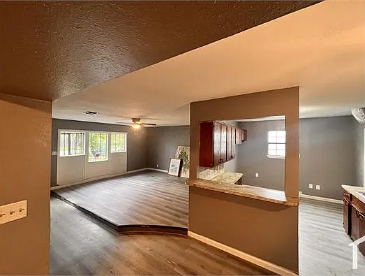 601 Scott Dr — Photo 2