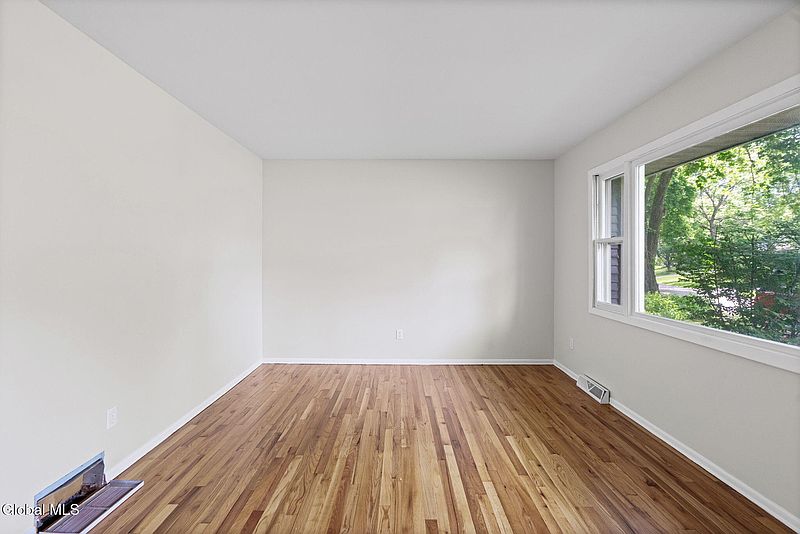 5th image of 118 E Poplar Drive