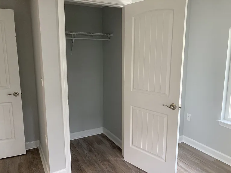 719 Cypress Dr — Photo 2