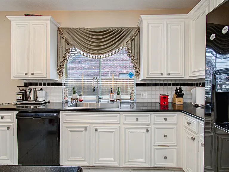 12427 Shadycrest Dr — Photo 14