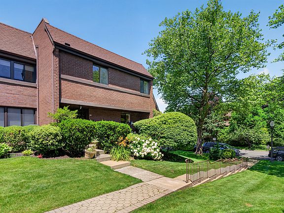 2nd image of 46 Acorn Ponds Dr #46