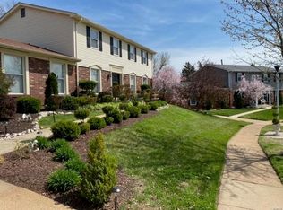 894 Rusticmanor Cir, Ballwin, MO 63011