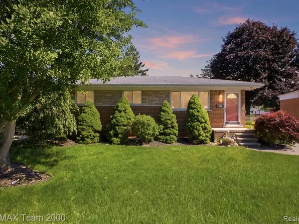 31906 Cambridge St, Garden City, MI 48135