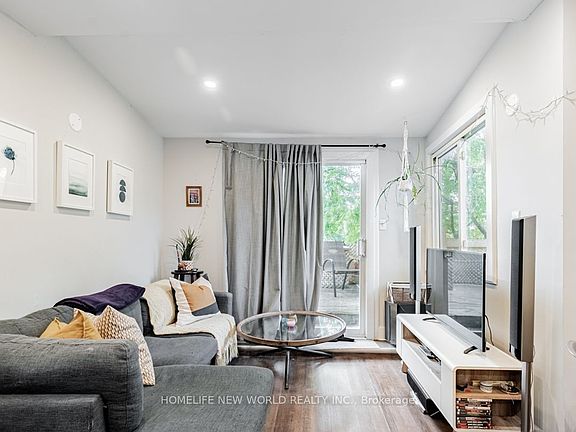 4th image of 878 Kingston Rd