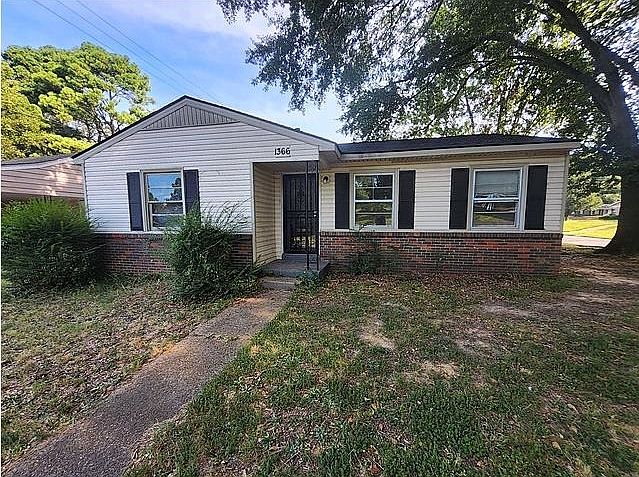 1st image of 1366 Winfield Ave