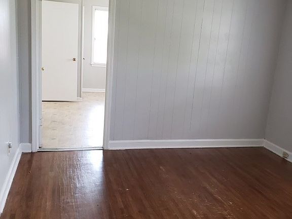 3rd image of 891 Wrenwood St