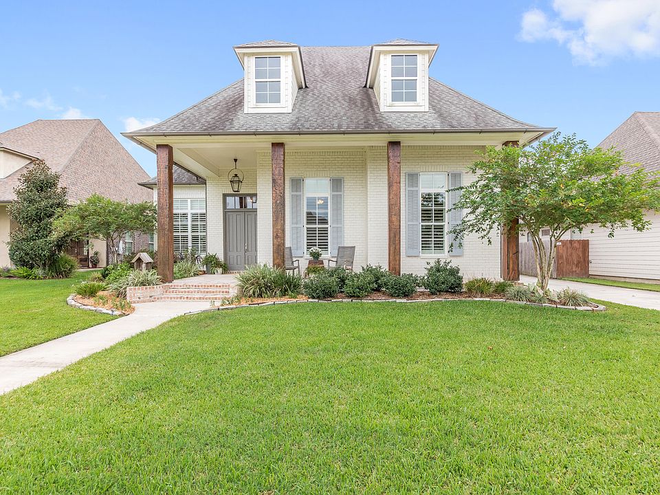 1st image of 125 Carriage Lakes Dr