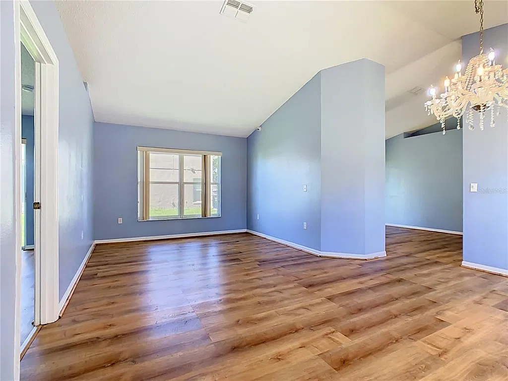 3 bed, 2.0 bath, 1439 sqft, $1,900 — Photo 4
