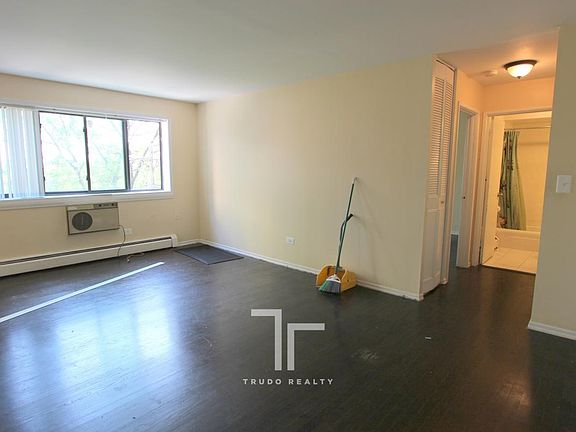 4th image of 6116 N Winthrop Ave