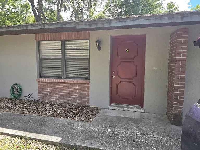 7305 SW 42nd Pl #C — Photo 1