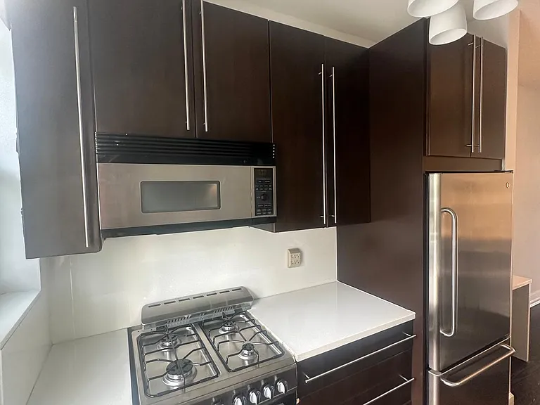 1840 James Ave #18 — Photo 2
