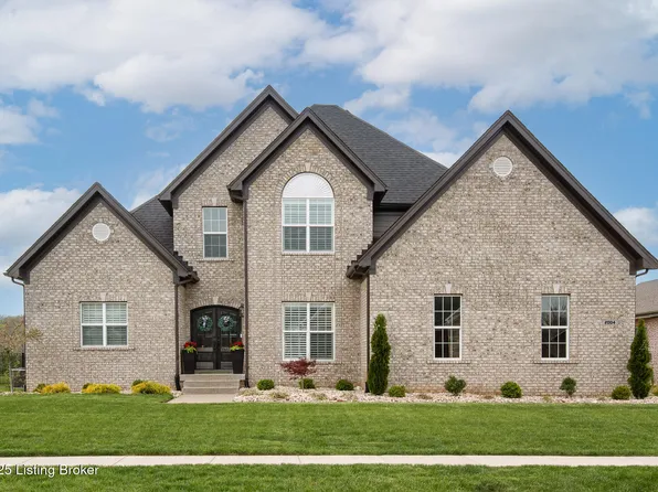 2004 Scenic Lakes Dr, Louisville, KY 40245