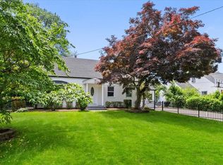 8 E Maple St, Valhalla, NY 10595