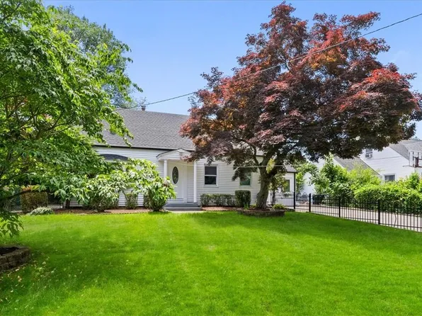8 E Maple Street, Valhalla, NY 10595