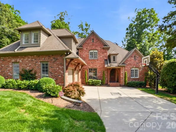 1405 Elmsford Ln, Matthews, NC 28105