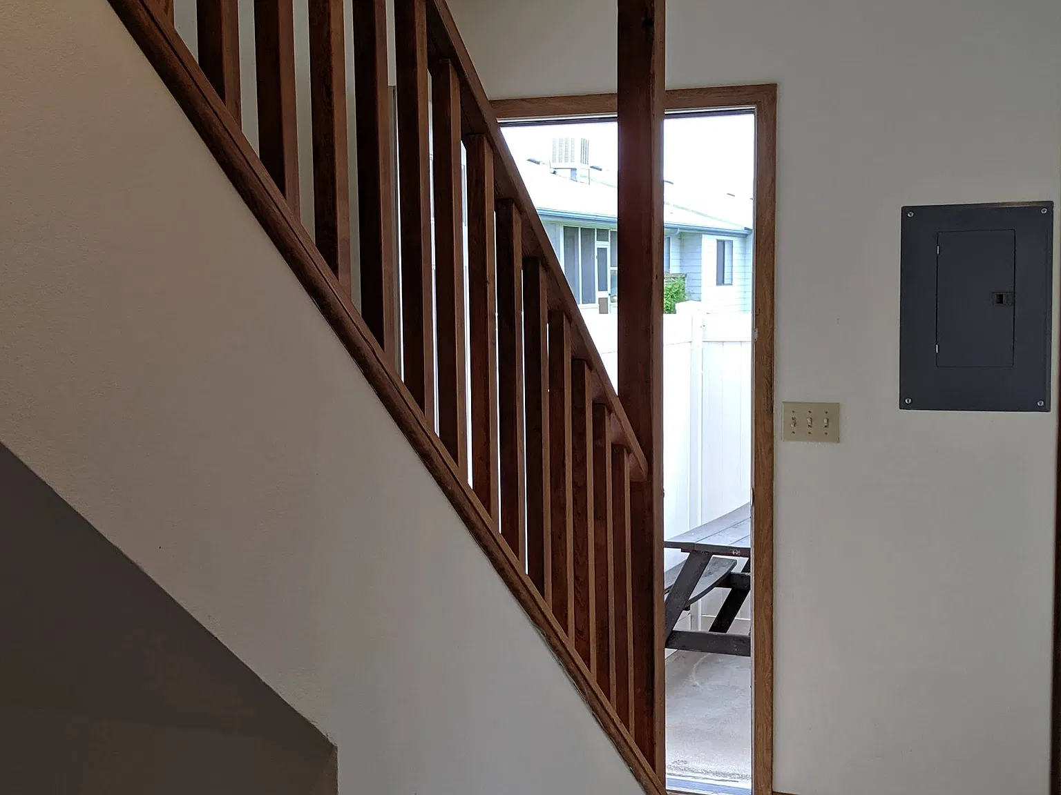 2 bed, 1.5 bath, 968 sqft, $1,300 — Photo 3