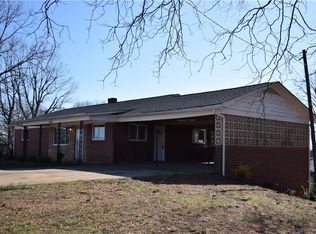 2005 8th Ave NW, Hickory, NC 28601