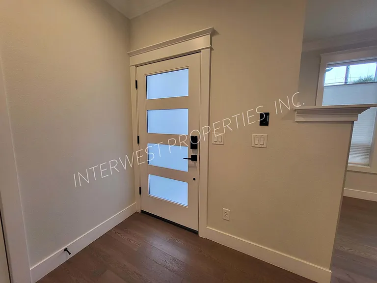 7114 NE 8th Ave — Photo 3
