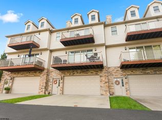 11 Waterside Dr, Morgantown, WV 26508