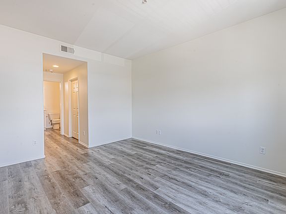 4th image of 530 Forestdale Ave #312