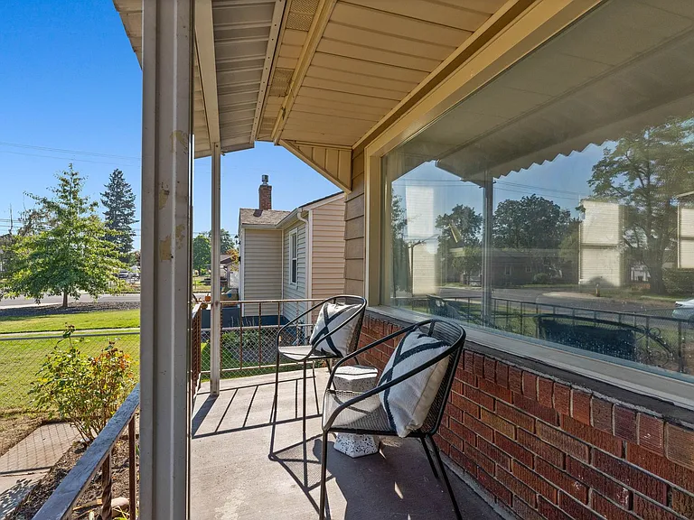 4207 N Normandie St — Photo 12
