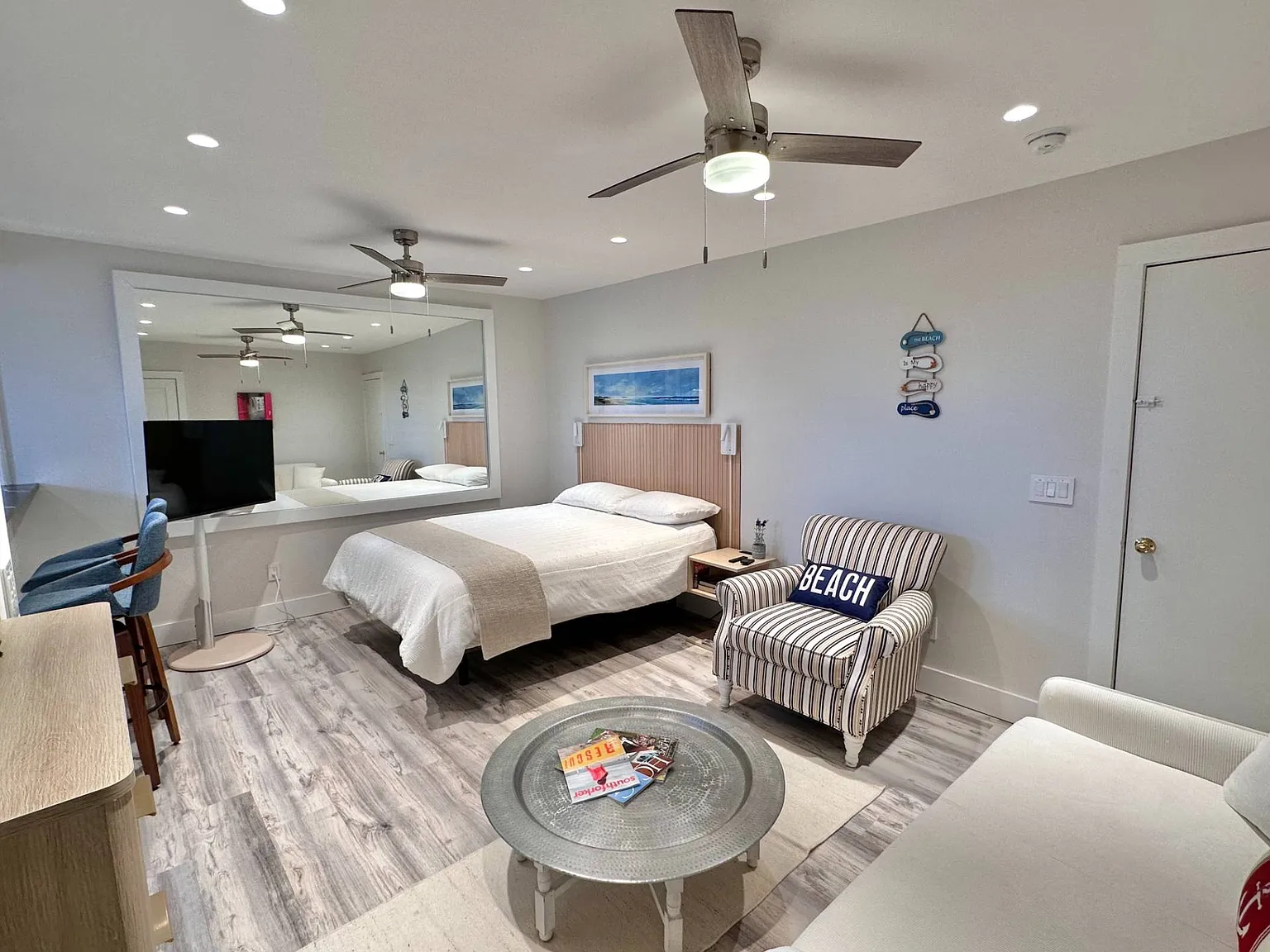 Renovated Studio in the Heart of Westhampton Beach — Photo 3