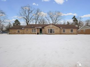 7490 Canterbury Dr, Lambertville, MI 48144