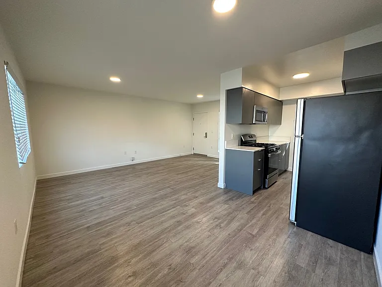 2716 S La Brea Ave #2 — Photo 13