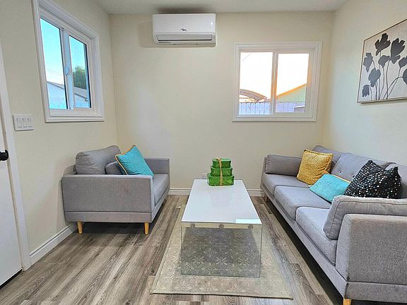 4th image of 313 N Walnuthaven Dr #1/2